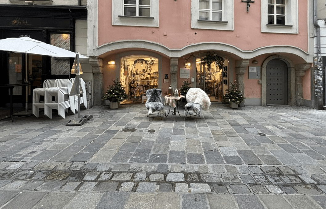 Dekorationsfelle und orthopädische Felle in Linz – Annas bunte Welt